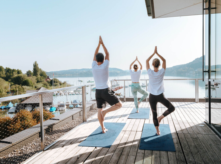 Yoga auf dem Rooftop am Morgen